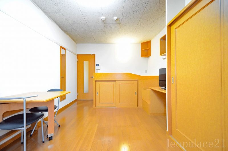 レオパレスベルハイム笠山 居間