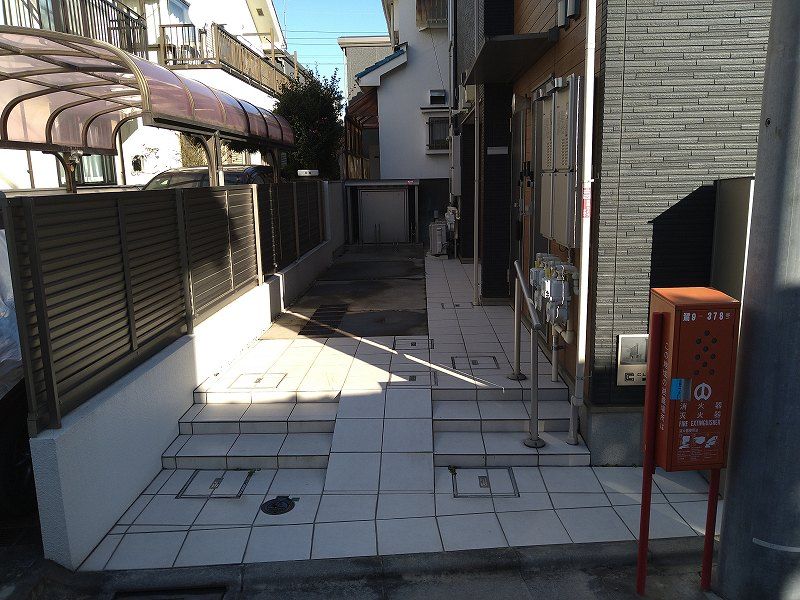 CLEINO T Shirasagi Shared spaces