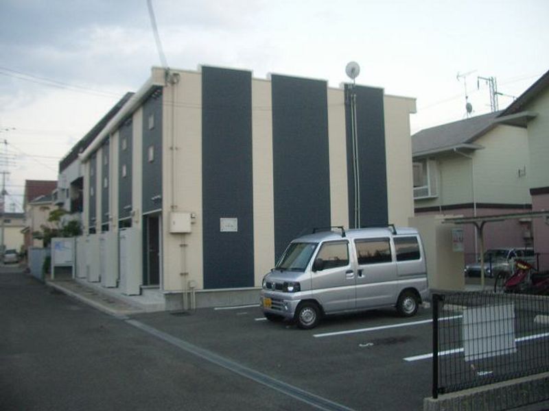 レオネクストプレザン今池 駐車場
