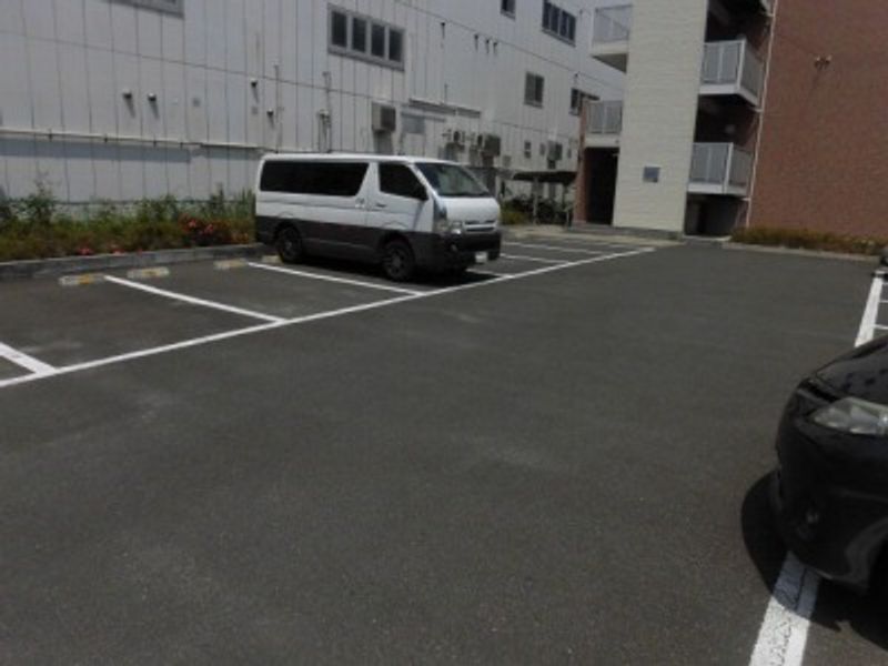 レオパレスりんぶんⅢ 駐車場
