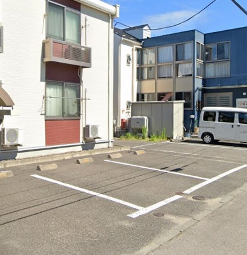 レオネクストアーバン南福島 駐車場