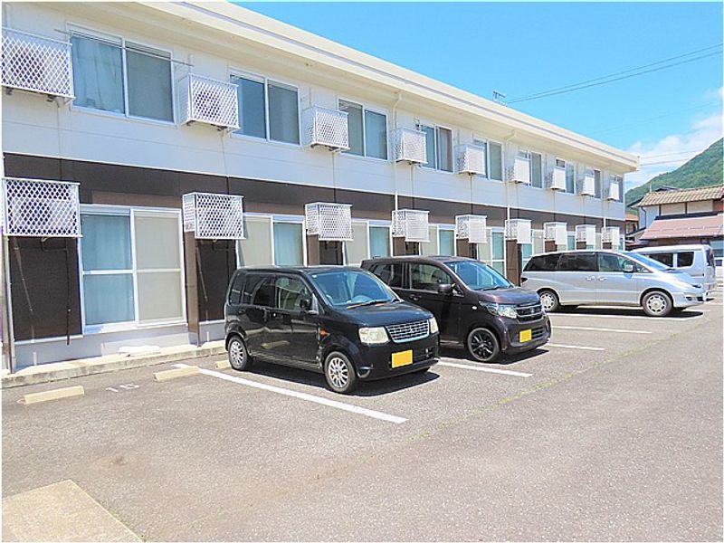 レオパレス松代海津 駐車場