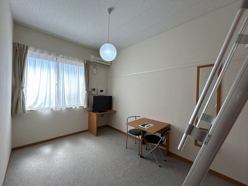 レオパレスホウセイ豊四季 居間