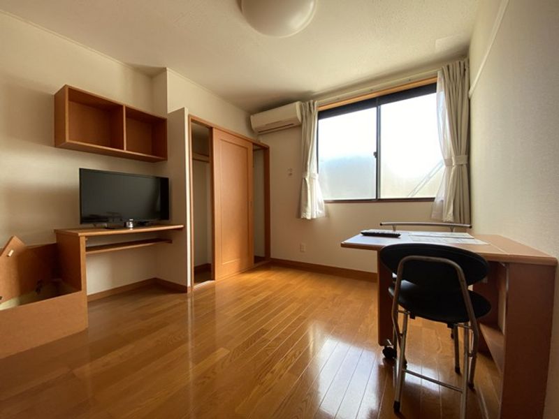 レオパレスフリージア山手 居間