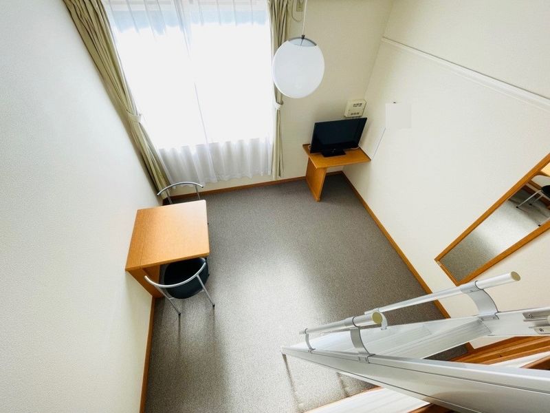 レオパレスサニーホームズ 居間