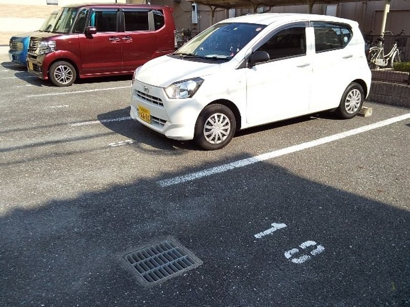 レオパレス盛晶 駐車場