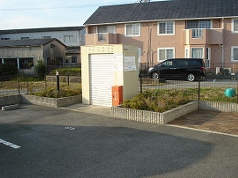 レオパレスアクア 駐車場