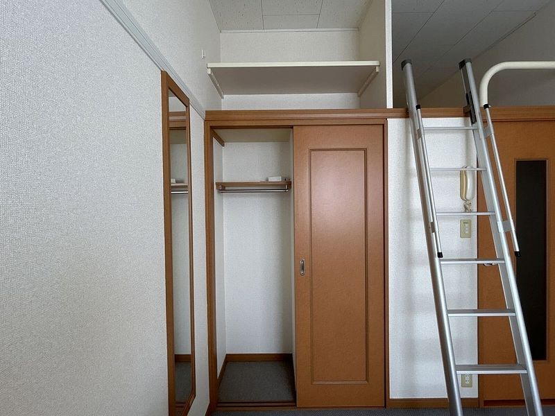 レオパレスパークサイド 収納