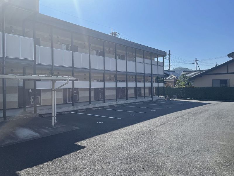 レオパレスリファーレ 駐車場