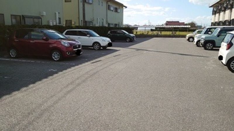 レオパレス北山 駐車場