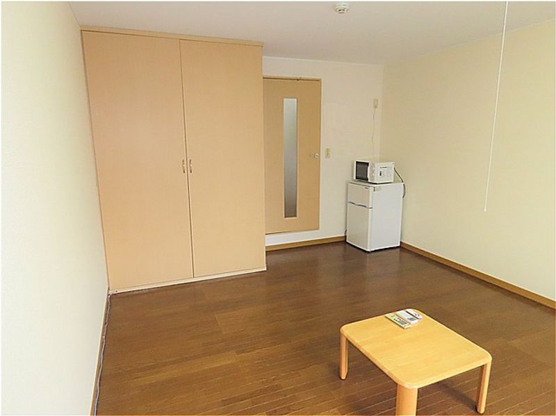 レオパレススミサカ 居間