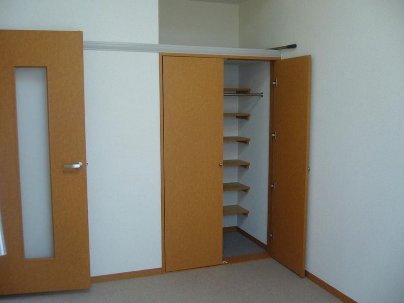 レオパレスファナーリ 収納