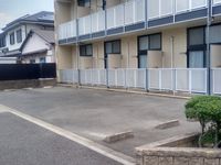 レオパレス南荒子 駐車場