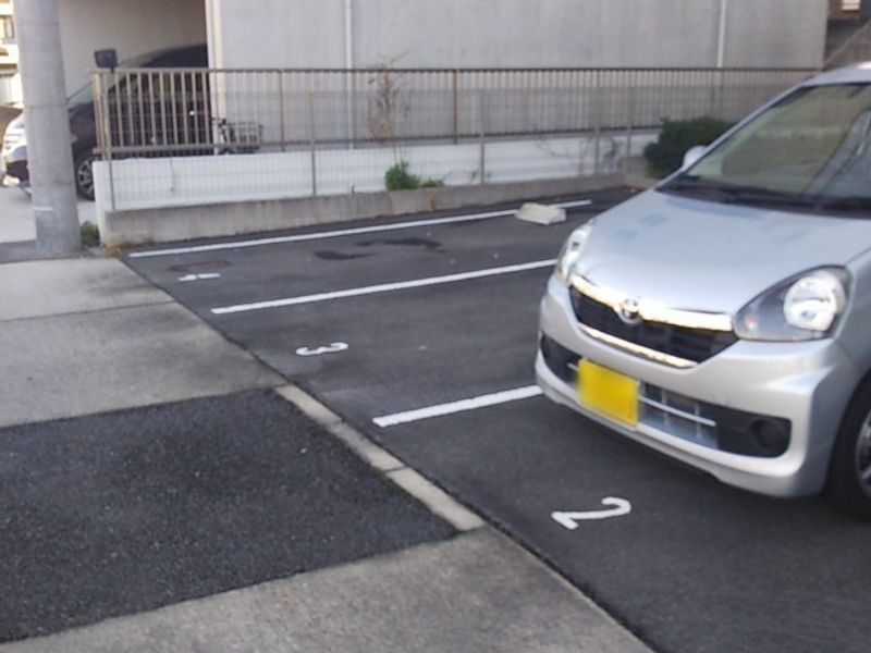レオパレスグランディールＫ 駐車場