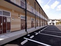 レオパレスフランボワーズⅡ 駐車場