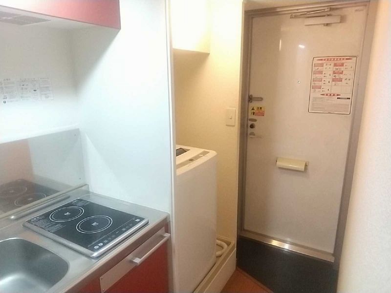 レオパレス城 玄関