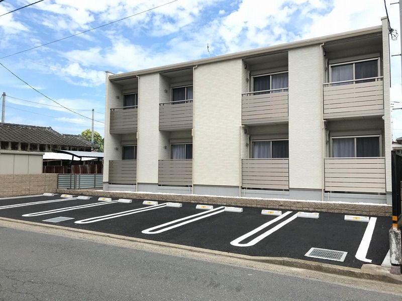 クレイノ熊切 駐車場