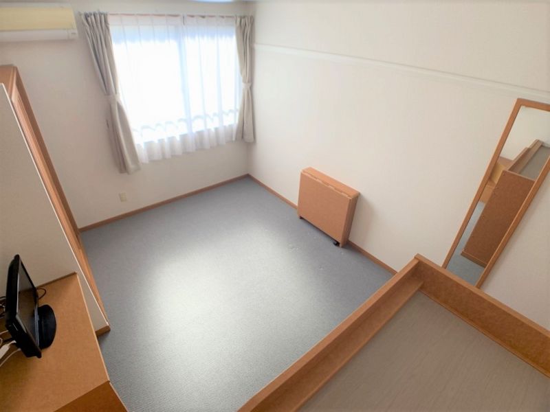 レオパレスリラ　クレール 居間