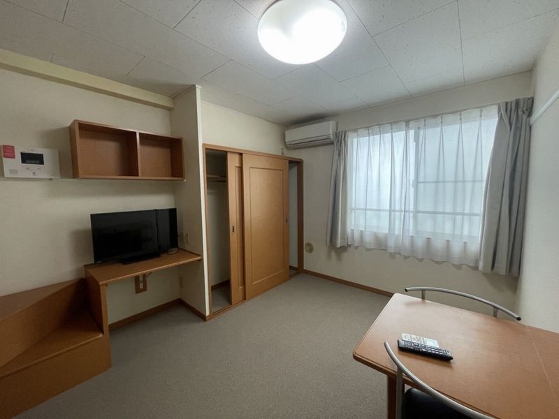 レオパレスパインマノワール 居間