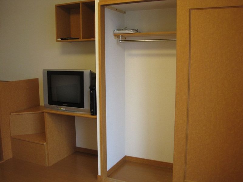 レオパレスＲＡＫＵＪＯ 居間