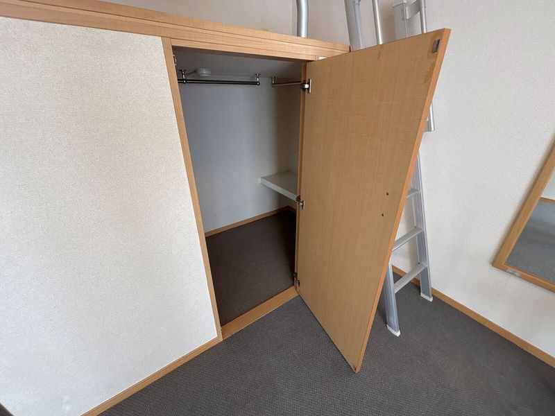 レオパレスパークサイド足立入谷 収納