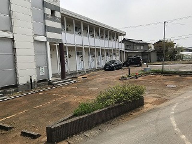 レオパレスオリエンタル 駐車場
