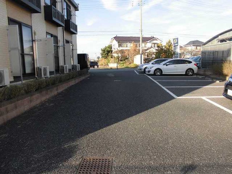 レオパレスサクラザワ 駐車場