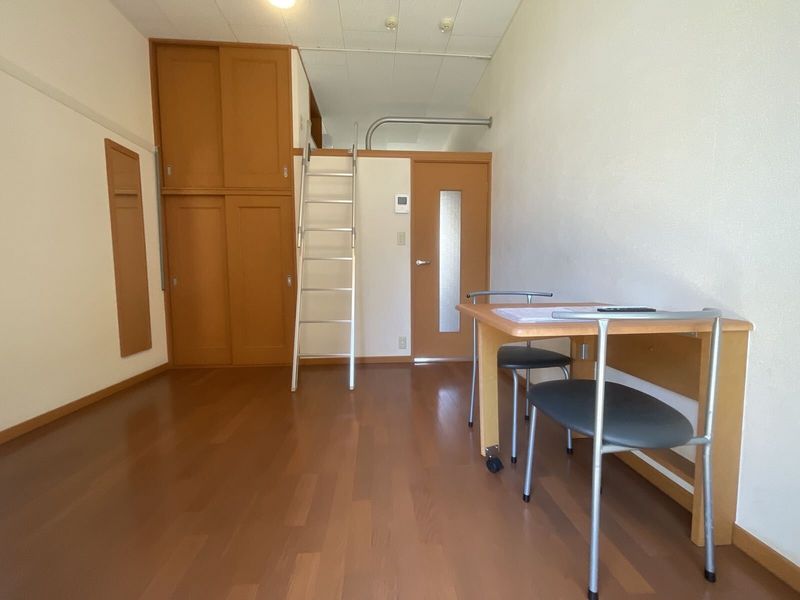 レオパレスロイヤル 居間