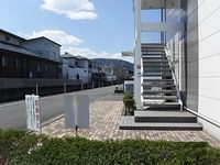 レオパレスフローラ松岡 エントランス
