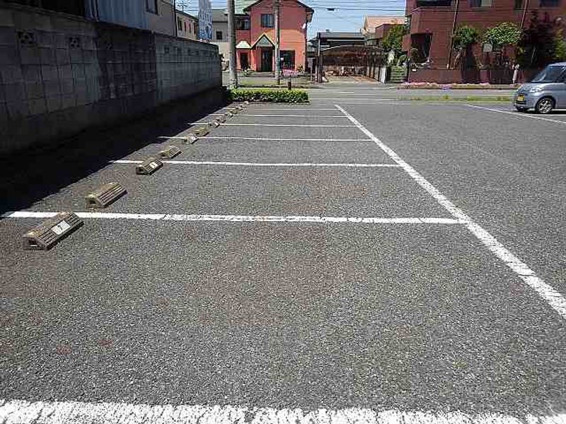 レオパレス美輝 駐車場