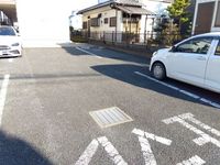 レオパレスラーナ 駐車場