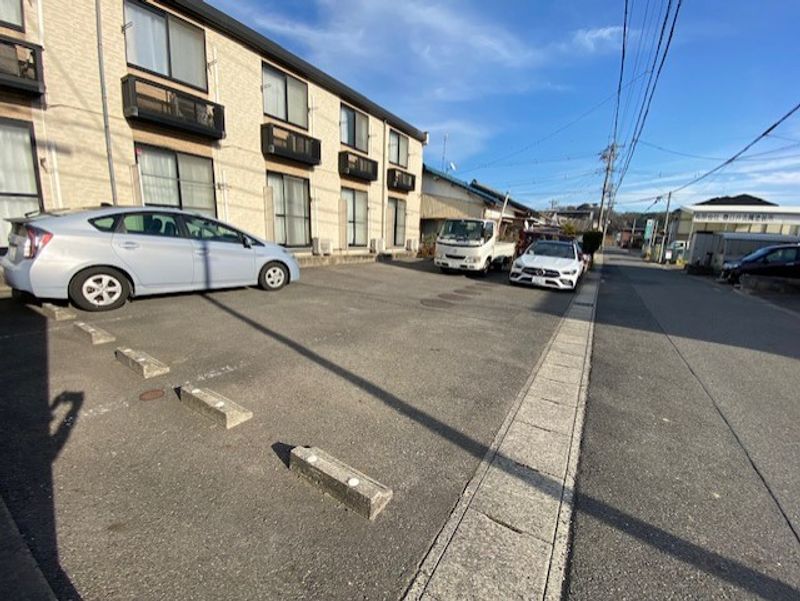 レオパレスゆうひ 駐車場