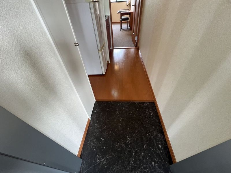 レオパレスクレシア 玄関