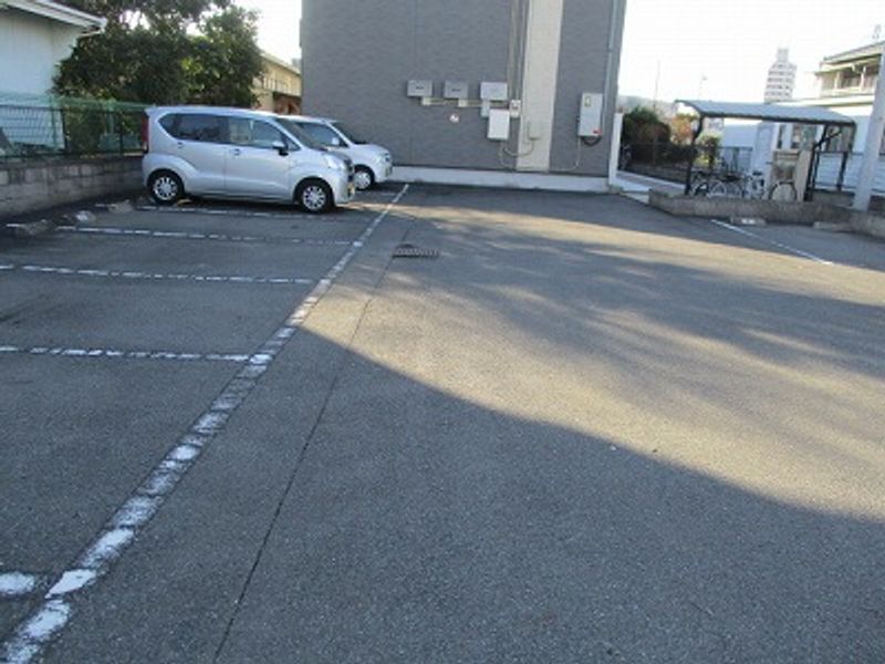 レオパレスメルベーユ 駐車場