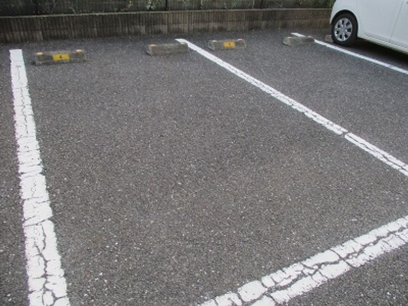 レオパレスメゾン　エイト 駐車場