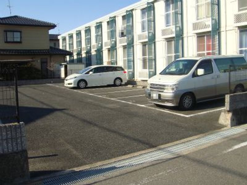 レオパレス西中根公園 駐車場