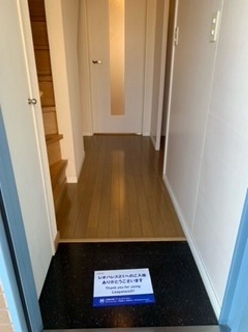 レオパレスメゾンエール 玄関