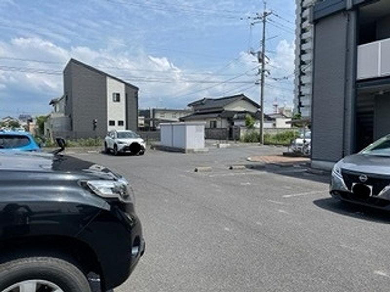 レオパレスＥａｓｔＣｒｅｅｋⅠ 駐車場