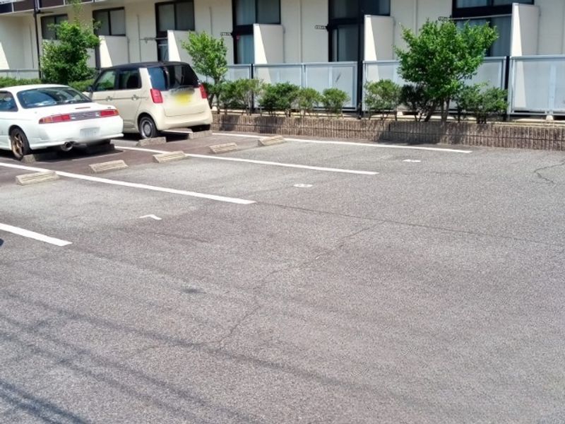 レオパレス延珠 駐車場