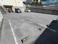 レオパレス国場ヒルズ 駐車場