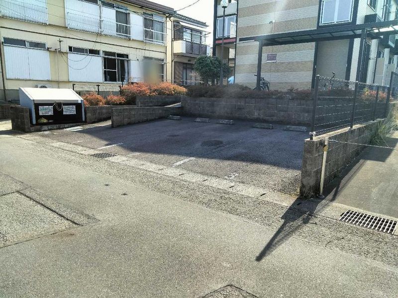 レオパレスビューハイツ 駐車場