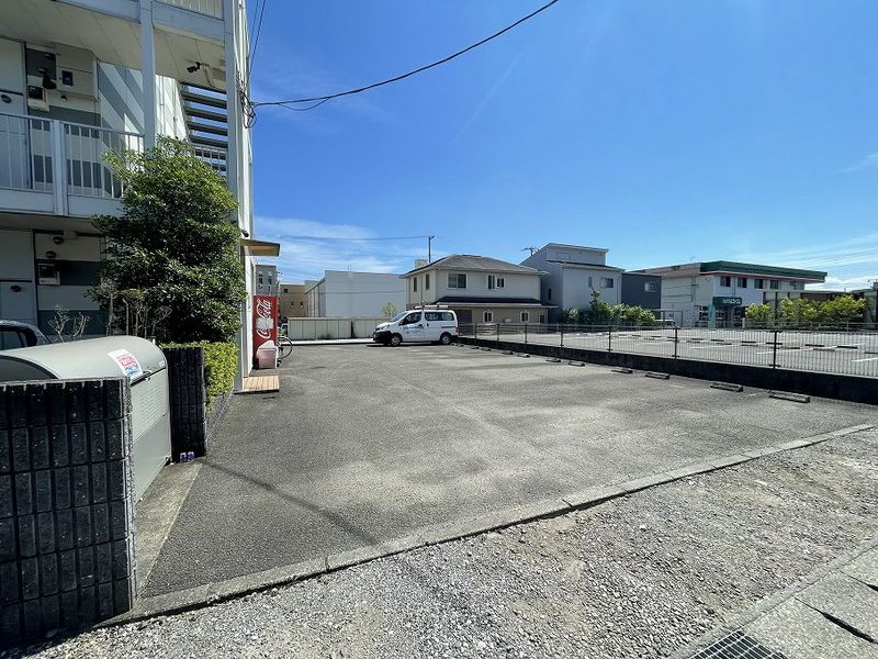 レオパレスノールバンリュ 駐車場