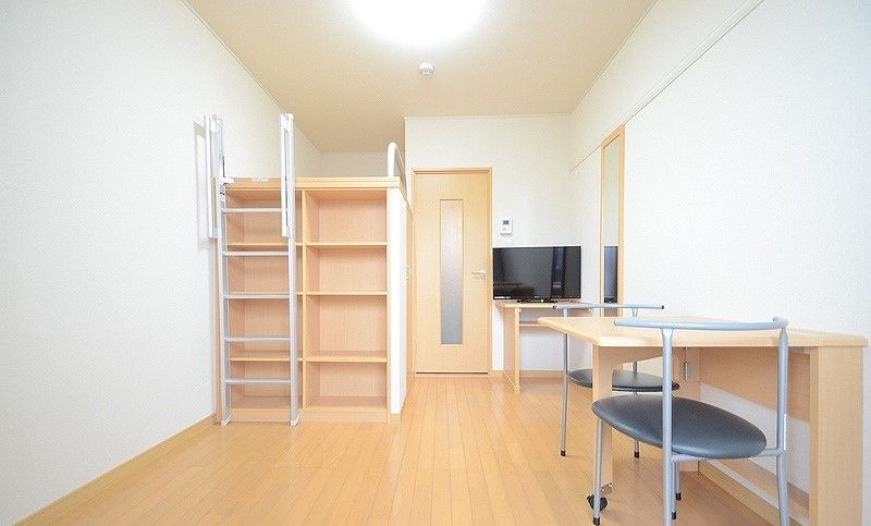 レオパレス笹口 居間