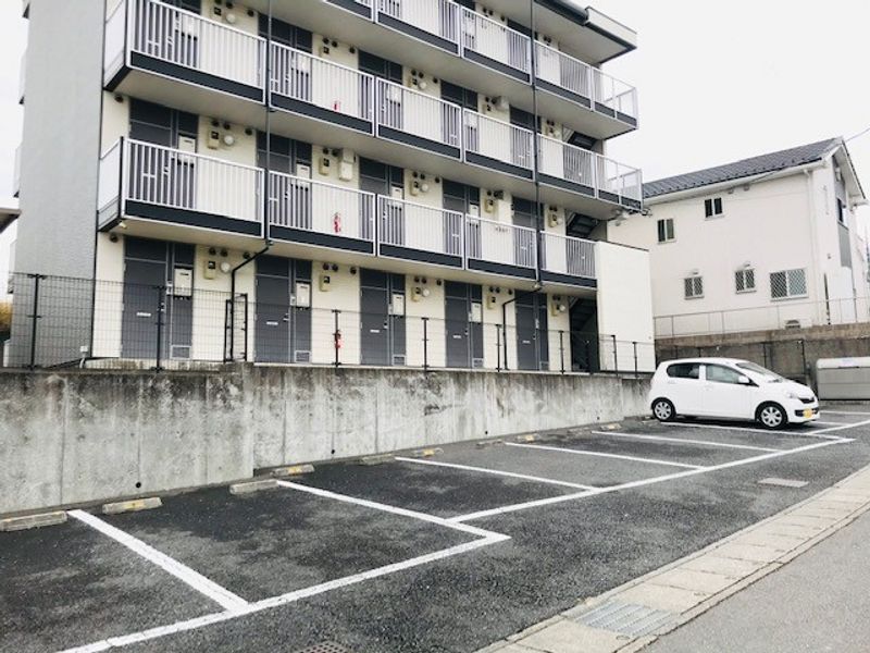 レオパレススプルースⅡ 駐車場