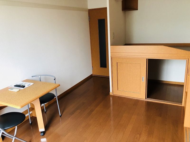 レオパレスエスポワール 居間