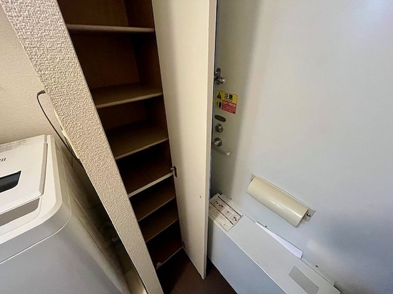 レオパレスアマーユ 玄関