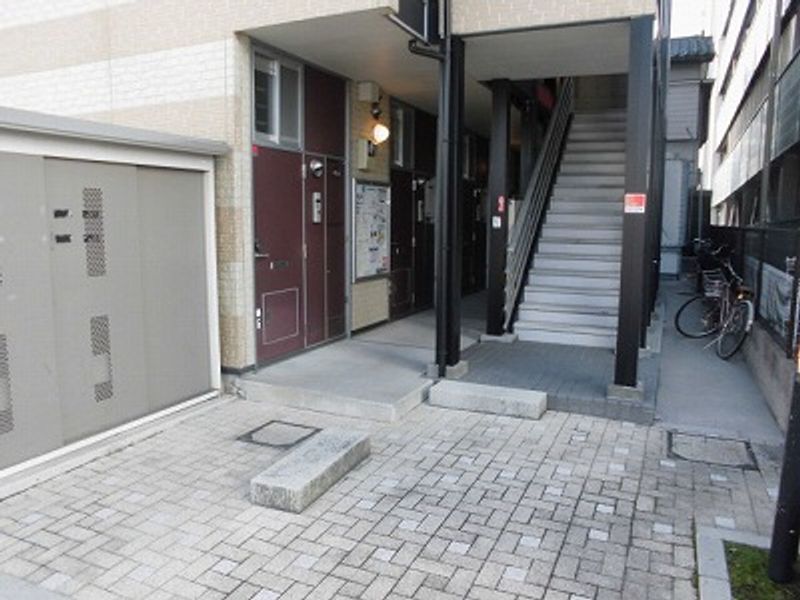 レオパレスアルファ エントランス