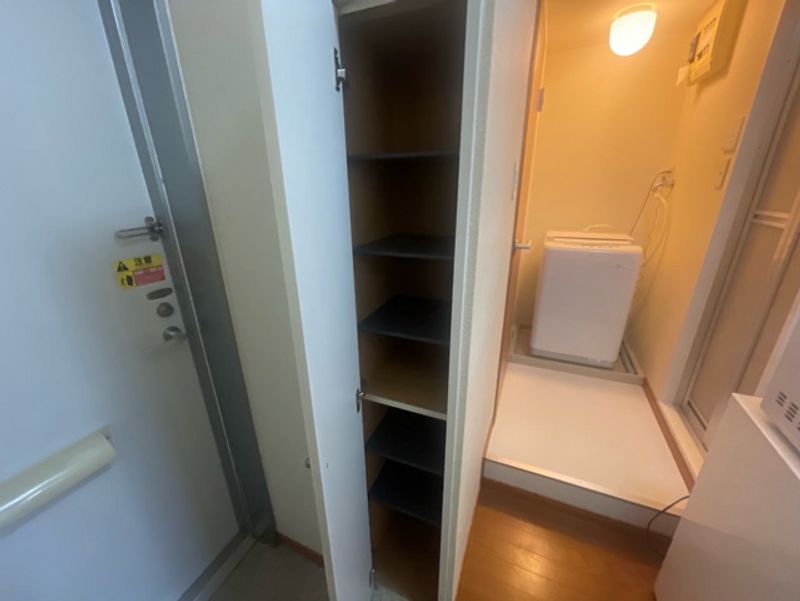 レオパレスサンライズ 玄関