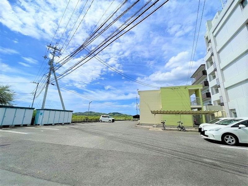 レオパレスＭ． 駐車場