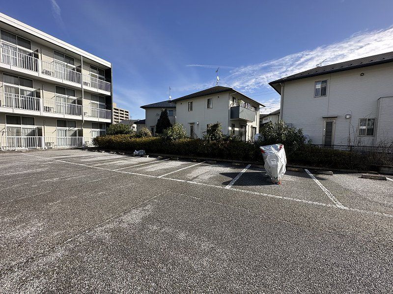 レオパレスソレイユ 駐車場